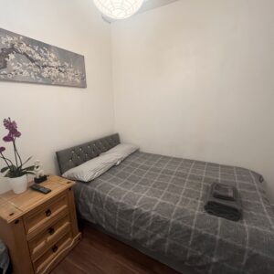 Baker Street Suite – Cozy Stay with Patio in Mile End | 1 Stop to Stratford